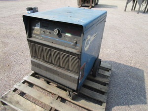 Miller Deltaweld 302 Welder Power Source
