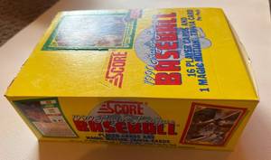 lot 256 image: 1990 Score Baseball Box - 36 Sealed Packs