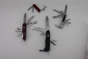 lot 13 image: Collection of Swiss Army Knives