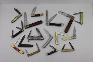 lot 14 image: Collection of Folding Knives