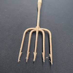 lot 6 image: VINTAGE 5 TINE SPEAR