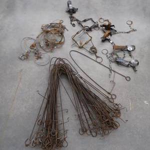 lot 12 image: VINTAGE METAL TRAPS METAL THINGYS