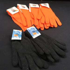 lot 16 image: HUGE LOT OF WOOL LINER GLOVES NEW