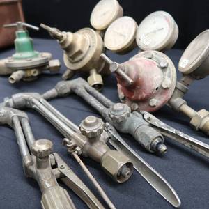 lot 50 image: WELDING GAUGES AND TIPS  VICTOR AND SMITHS