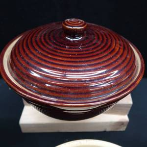 lot 52 image: LARGE LOT OF POTTERY USA, WATT, FRANKOMA,
