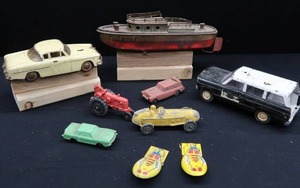 lot 53 image: VINTAGE METAL AND PLASTICRUBBER TOYS