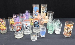 lot 54 image: LOT OF VINTAGE CARTOON CHARACTER GLASSES