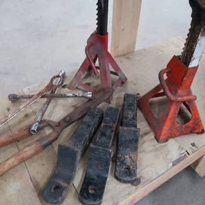 lot 61 image: TRIO OF HITCHES, KUBOTA D5200 HITCH WITH EXTRAS