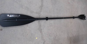 lot 1D image: CAVINESS KAYAK DOUBLE PADDLE