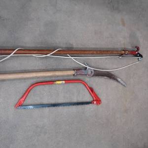 lot 1G image: CENTER CUT PRUNER  POLE SAW  BOW SAW