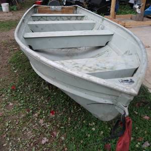 lot 90 image: 1970 RHYAN 14 FLAT BOTTOM BOAT