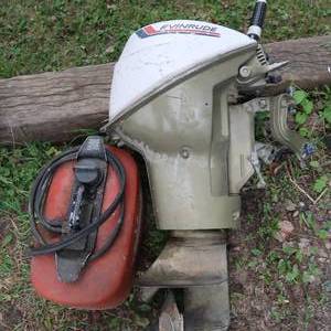 lot 3 image: EVINRUDE MOTOR