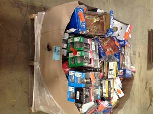 lot 18 image: Gaylord Assorted Door Handles and Hardware Various Models and Conditions Customer Returns See Pictures