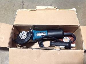 lot 36 image: Makita 4-12 X-Lock Slide Switch Angel Grinder, ACDC  Customer Returns See Pictures