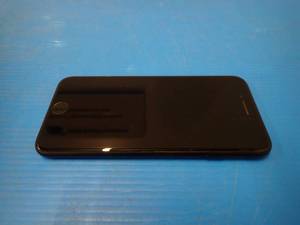 lot 15 image: Apple&nbspiPhone 7 A1660  32GB of storage  Carrier status unknown &nbspscratches and marks in screen  includes charger