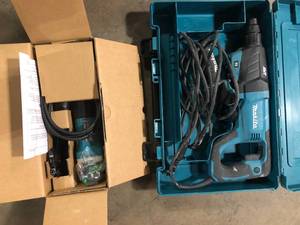Makita 8 Amp 1 in. Corded SDS-Plus ConcreteMasonry AVT Rotary Hammer Drill with 4-12 in. Corded Angle Grinder with Hard Case  Customer Returns See Pictures