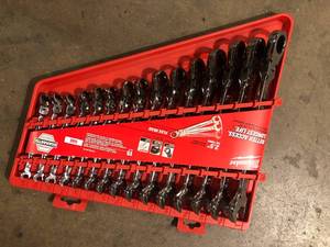 Milwaukee 144-Position Flex-Head Ratcheting Combination Wrench Set SAE (15-Piece)   Customer Returns See Pictures