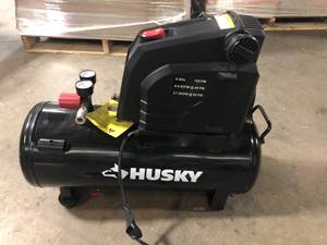 Husky 8G 150 PSI Hotdog Air Compressor   Customer Returns See Pictures