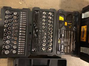 DEWALT Mechanics Tool Set (226-Piece) with TOUGHSYSTEM 22 in. Medium Tool Box   Customer Returns See Pictures