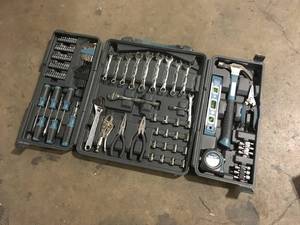 Anvil 38 in. Drive SAE and Metric Home Tool Kit Set (137-Piece)  Customer Returns See Pictures