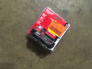 Milwaukee M18 18-Volt 2.0 Ah Lithium-Ion Compact Battery Customer Returns See Pictures