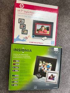 2 Digital Picture Frames