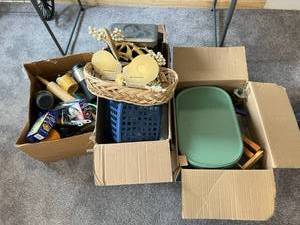 Large Lot of Kitchen Items