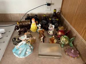 Figurines - Collectibles