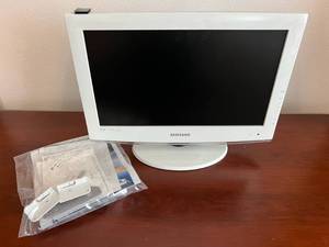Samsung 19 TV with Remote