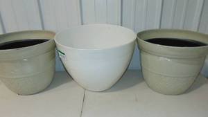 lot 71 image: 3 Mixed Pots
