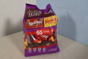 lot 55 image: Fun Size Candy Multipack 55pc M&Ms, Skittles, Snickers, Starbursts