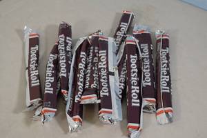 lot 187 image: 12ct Tootsie Roll Chocolate Flavored Candy Bar