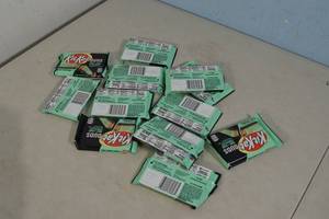 lot 192 image: 12ct KitKat Duos Mint and Dark Chocolate