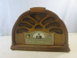 (A-1) Vintage Design CD AMFM Radio...