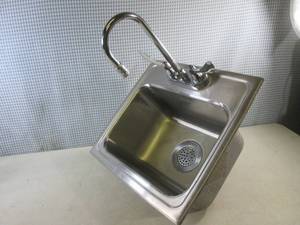 (RM5) Elkay Stainless Steel Sink wi...