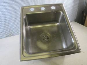 (RM5) Elkay Stainless Steel Sink 17...