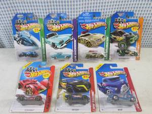 (EC1) Assorted Hot Wheels in Packag...