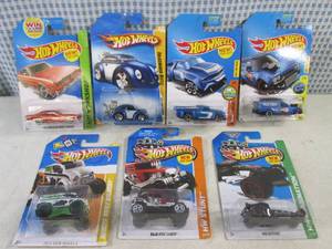 (EC1) Assorted Hot Wheels in Packag...