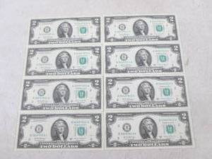 (CNTR) 8 - $2 Dollar Bills - Serial...