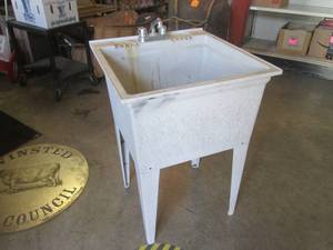 (BR1) Utility Sink with Legs, Fauce...