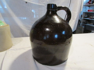 lot 1 image: Vintage Pottery Jug