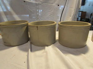lot 7 image: Vintage Pottery Crocks