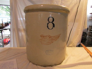 lot 12 image: Vintage Red Wing #8 Crock