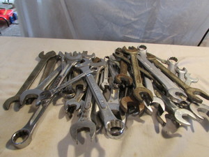 lot 24 image: Lot of Wrenches