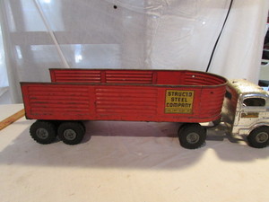 lot 37 image: Vintage Structo Tractor Trailer