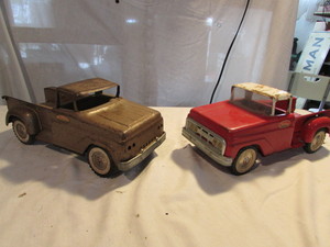 lot 41 image: Vintage Tonka Toy Side Step Pickups