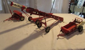 lot 42 image: Vintage Farm Implement Toys