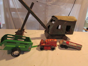 lot 45 image: Vintage Toys