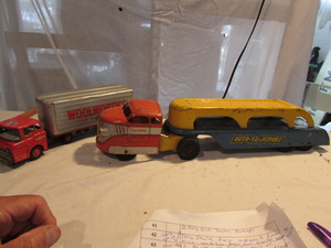 lot 46 image: Vintage Toys