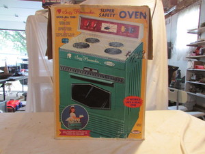 lot 99 image: Vintage Toy Oven